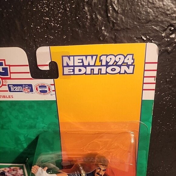 Starting Lineup 1994 NFL Football Junior Seau SD Chargers SLU Action Figure - Picture 4 of 9